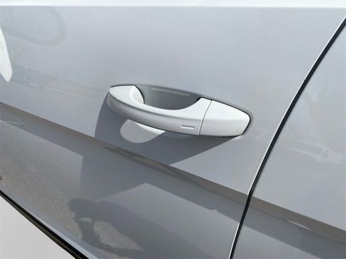 Used 2019 Volkswagen Atlas SE image 16