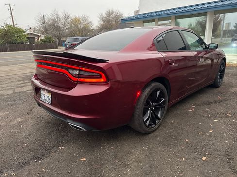 Used 2018 Dodge Charger SXT w/ Blacktop Package image 5