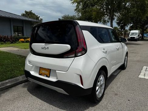 Used 2025 Kia Soul LX w/ LX Technology Package FWD image 8