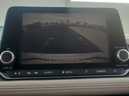 Used 2023 Nissan Rogue SV image 24