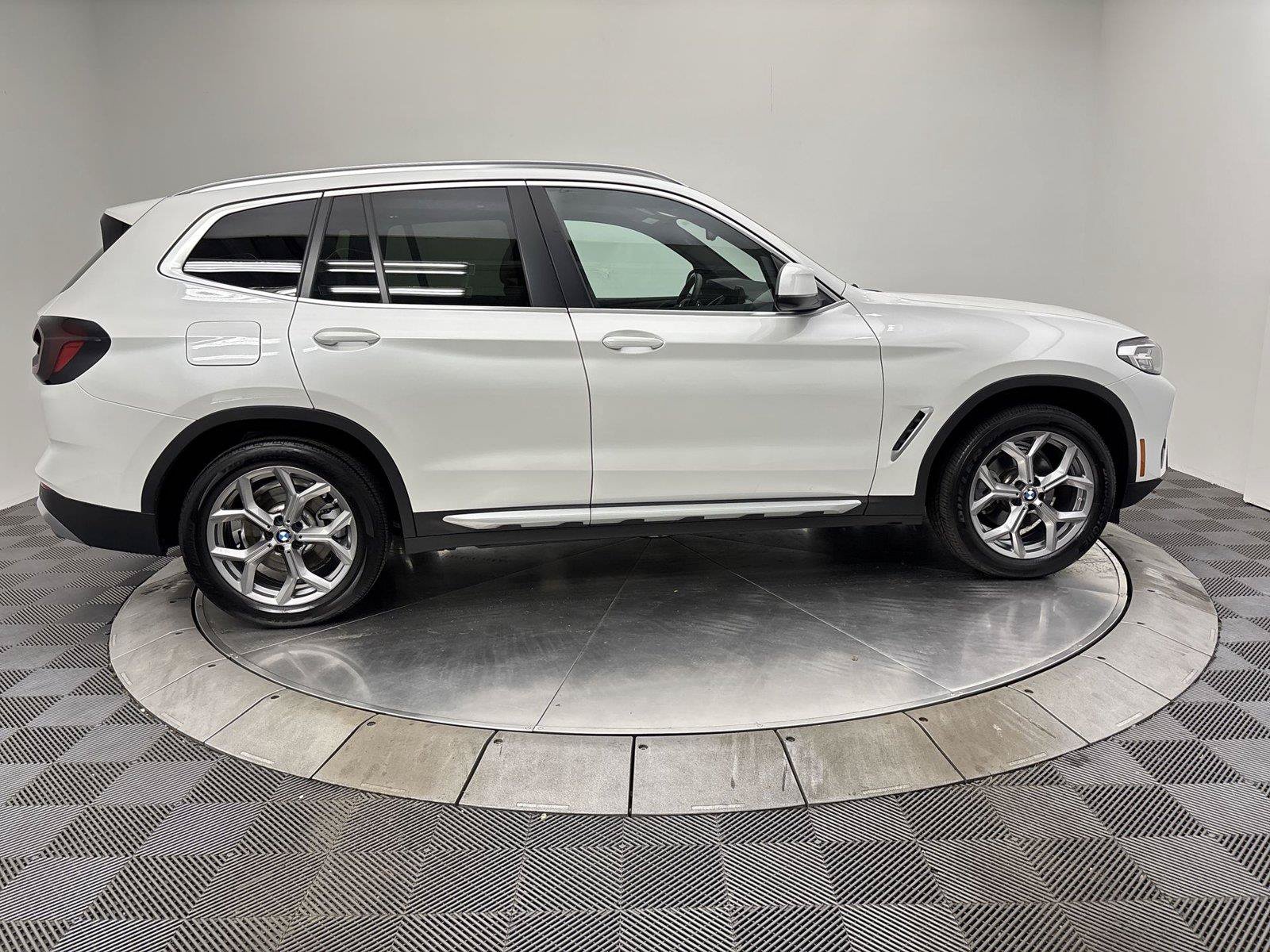 Used 2023 BMW X3 xDrive30i w/ Convenience Package AWD/4WD image 17