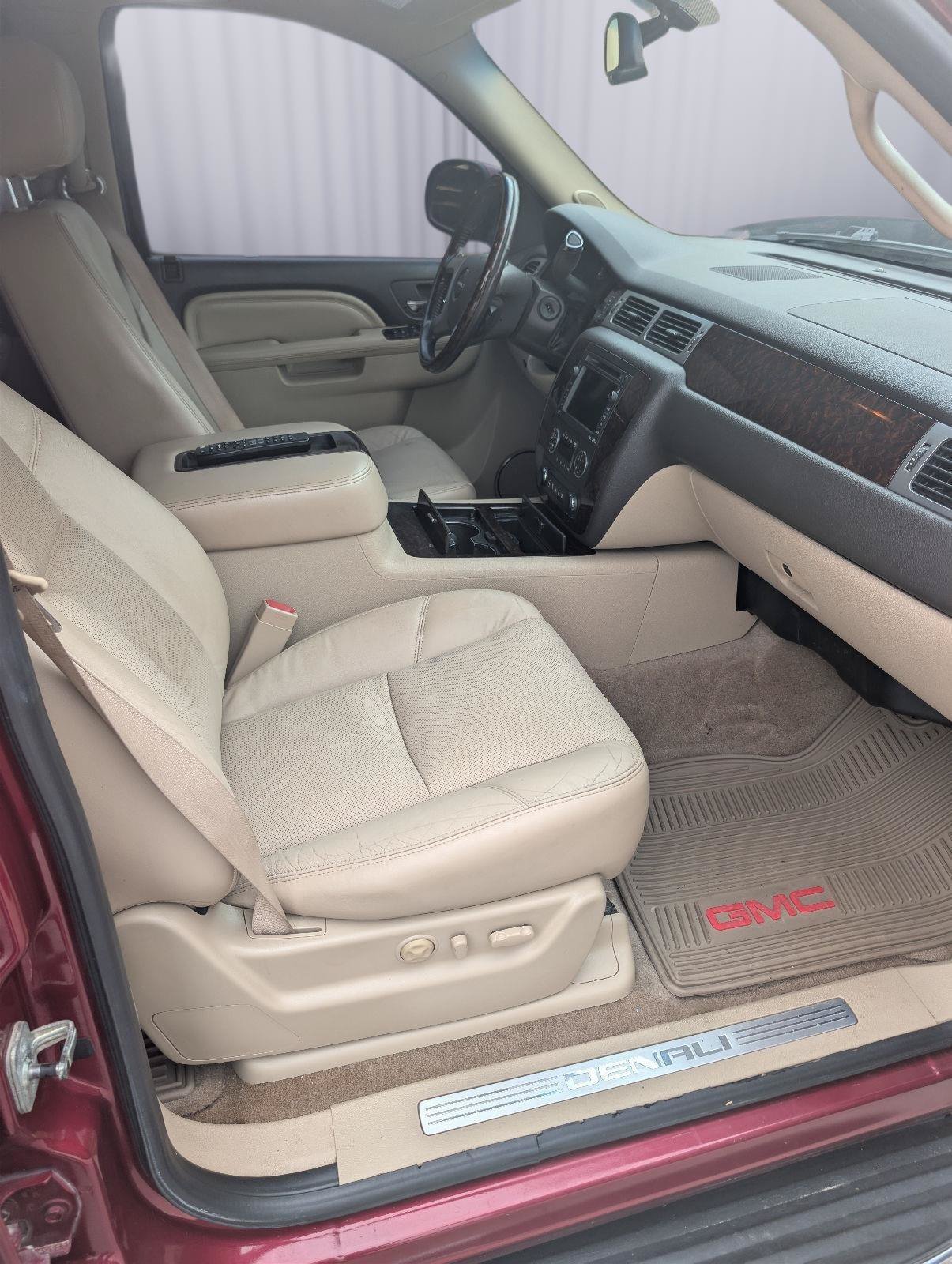 Used 2011 GMC Yukon XL Denali AWD/4WD image 14