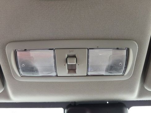 Used 2024 Nissan Frontier SV image 68