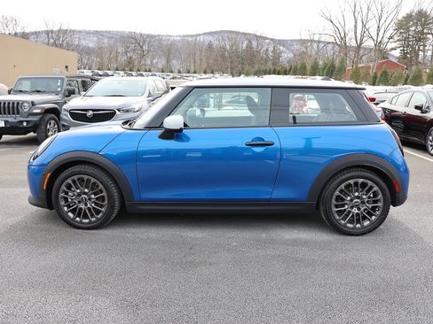 Used 2025 MINI Cooper 2-Door Hardtop image 4