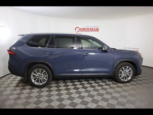 Used 2024 Toyota Grand Highlander AWD image 12
