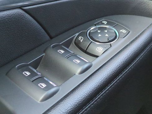 Used 2016 Ford Explorer Limited image 28