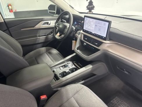 Used 2025 Ford Explorer Active RWD image 26