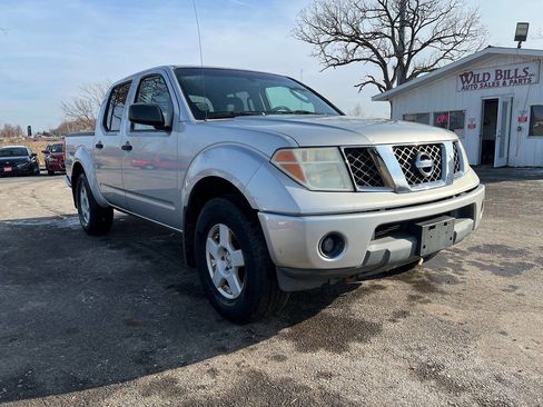 Used 2005 Nissan Frontier SE image 3