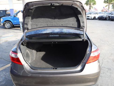 Used 2015 Toyota Camry SE FWD image 9