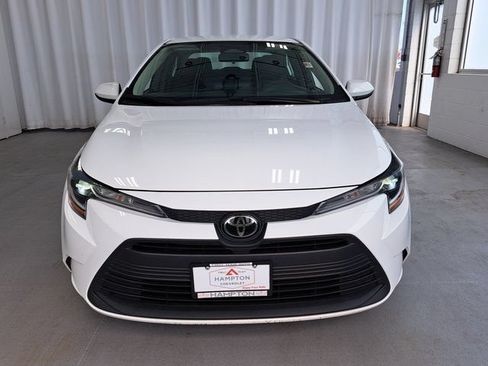 Used 2024 Toyota Corolla LE FWD image 3
