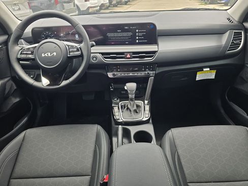 New 2026 Kia Seltos EX FWD image 12