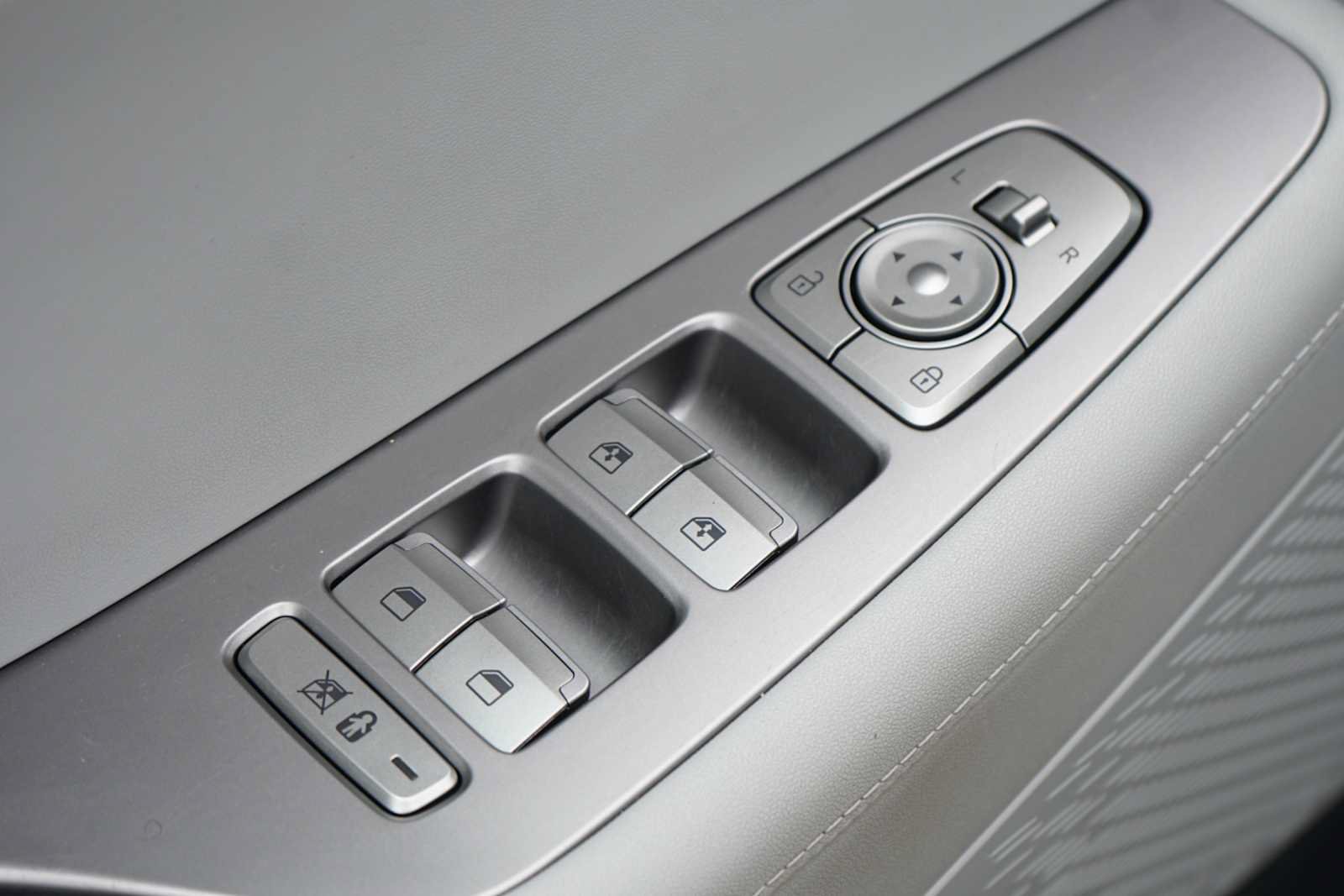 Used 2025 Hyundai Palisade SEL FWD image 16