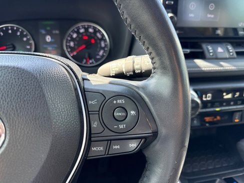 Used 2022 Toyota RAV4 XLE Premium image 27