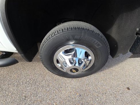 Used 2023 Chevrolet Silverado 3500 LT w/ Convenience Package image 11