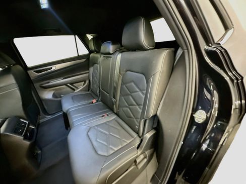 Used 2025 Volkswagen Atlas Cross Sport SE AWD/4WD image 29