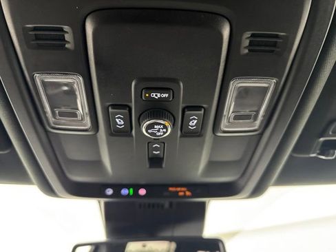 Used 2025 GMC Yukon XL Denali AWD/4WD image 22