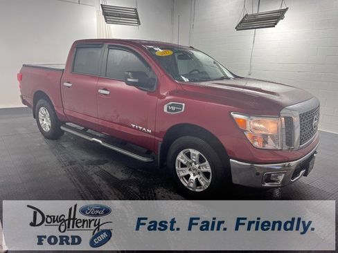 Used 2017 Nissan Titan SV image 3