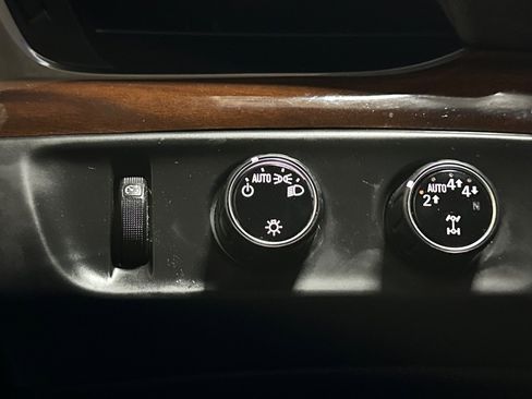 Used 2018 Cadillac Escalade ESV Luxury image 41