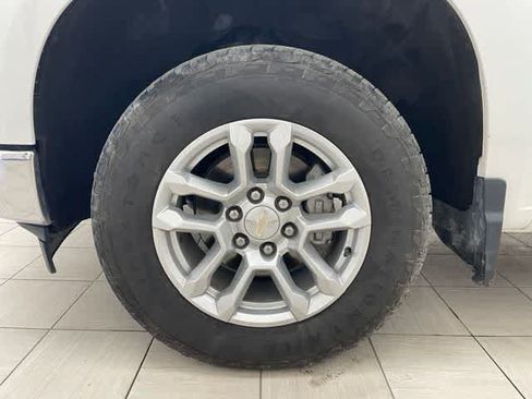 Used 2023 Chevrolet Silverado 1500 LT w/ Z71 Off-Road Package AWD/4WD image 8