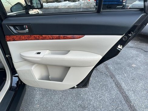 Used 2010 Subaru Outback 2.5i Limited w/ Popular Equipment Group 1B image 22