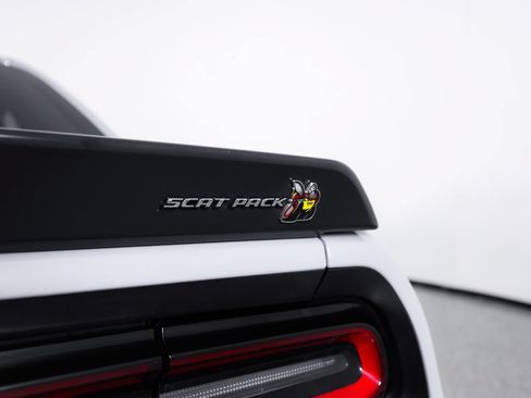 Used 2022 Dodge Challenger R/T Scat Pack RWD image 9