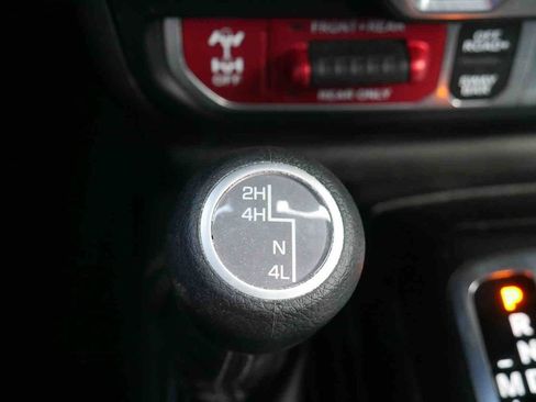 Used 2024 Jeep Wrangler Unlimited Rubicon w/ Technology Group AWD/4WD image 32
