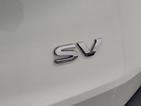 Used 2023 Nissan Rogue SV FWD image 8