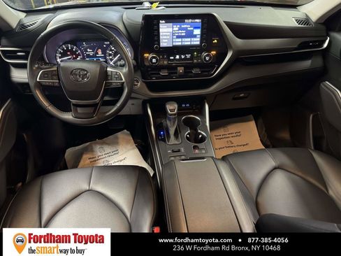 Used 2022 Toyota Highlander XLE image 13