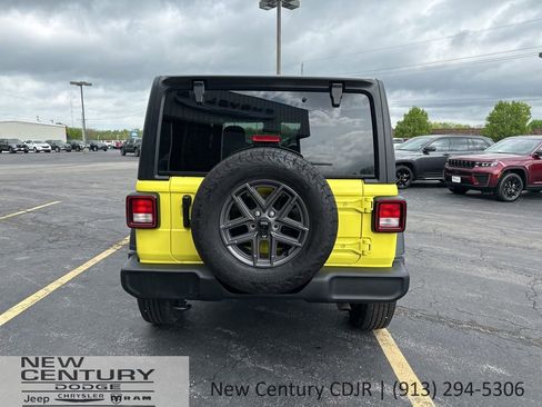 Used 2024 Jeep Wrangler Unlimited Sport AWD/4WD image 4