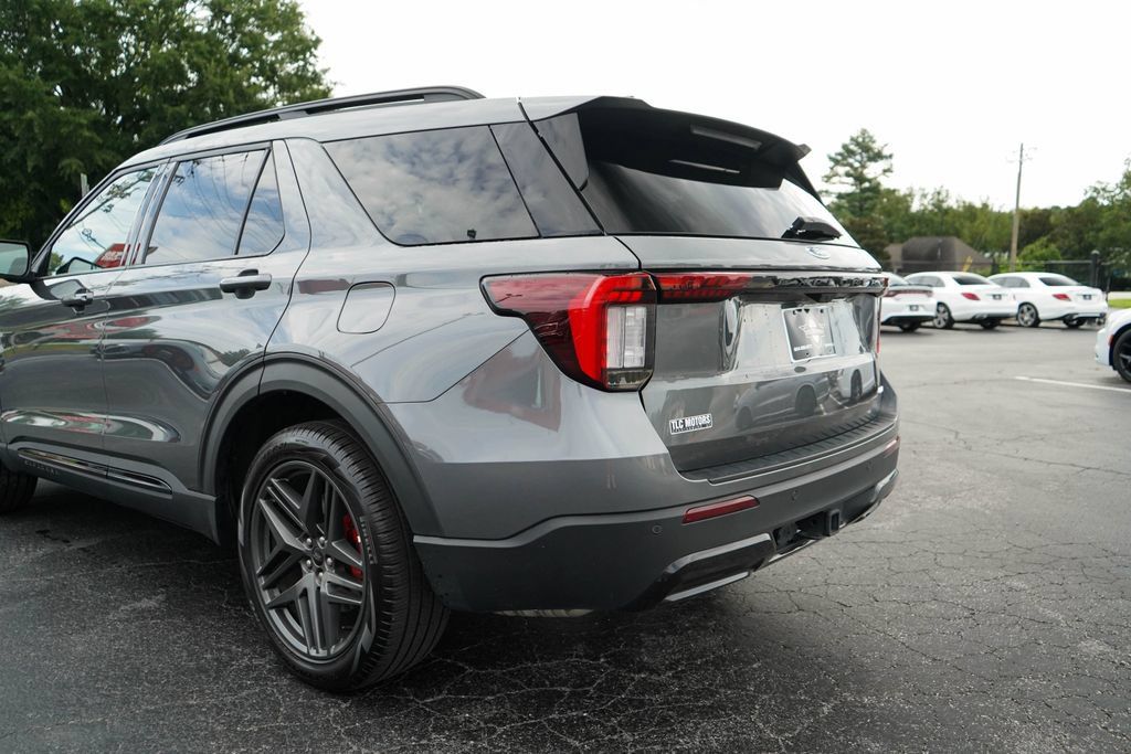 Used 2025 Ford Explorer ST-Line w/ ST-Line Street Pack AWD/4WD image 21