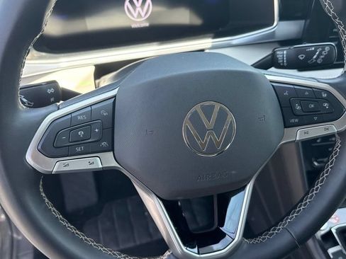 Used 2025 Volkswagen Taos SE FWD image 13