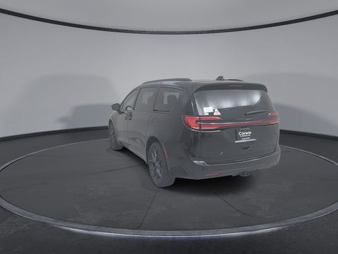 New 2026 Chrysler Pacifica Limited image 13