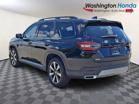 Certified 2025 Honda Pilot Touring image 4