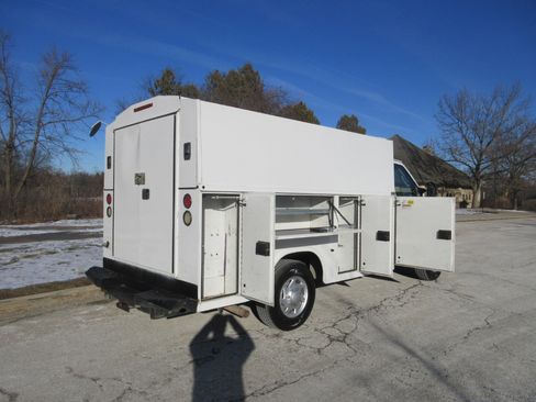 Used 2015 Ford E-350 and Econoline 350 Super Duty image 25