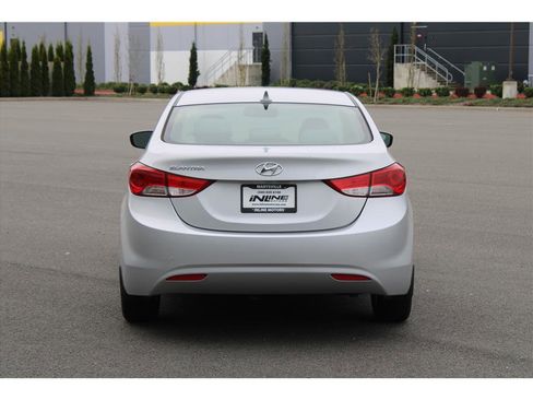 Used 2013 Hyundai Elantra GLS w/ Preferred Pkg image 3