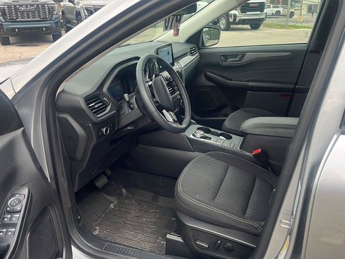 Used 2023 Ford Escape Active w/ Cold Weather Package FWD image 7