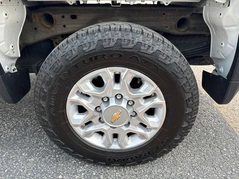 Used 2022 Chevrolet Silverado 2500 LT w/ Fleet Comfort Package AWD/4WD image 12