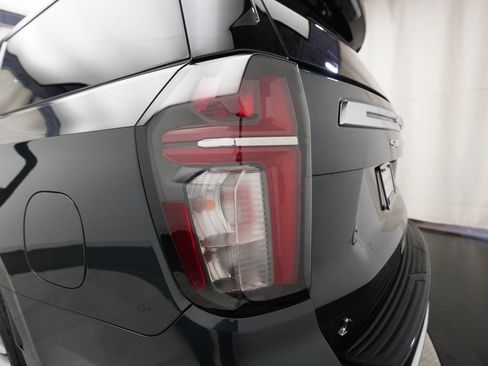 Used 2022 Chevrolet Suburban LT image 34