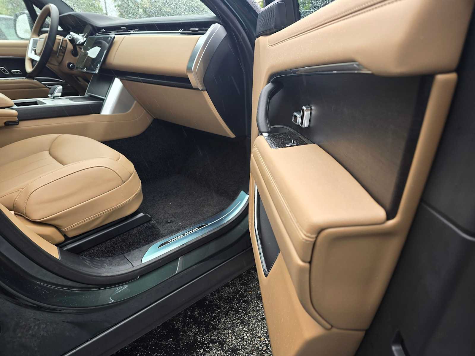 New 2026 Land Rover Range Rover Long Wheelbase SE AWD/4WD image 10