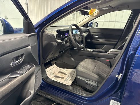 Used 2025 Nissan Kicks SV AWD/4WD image 18