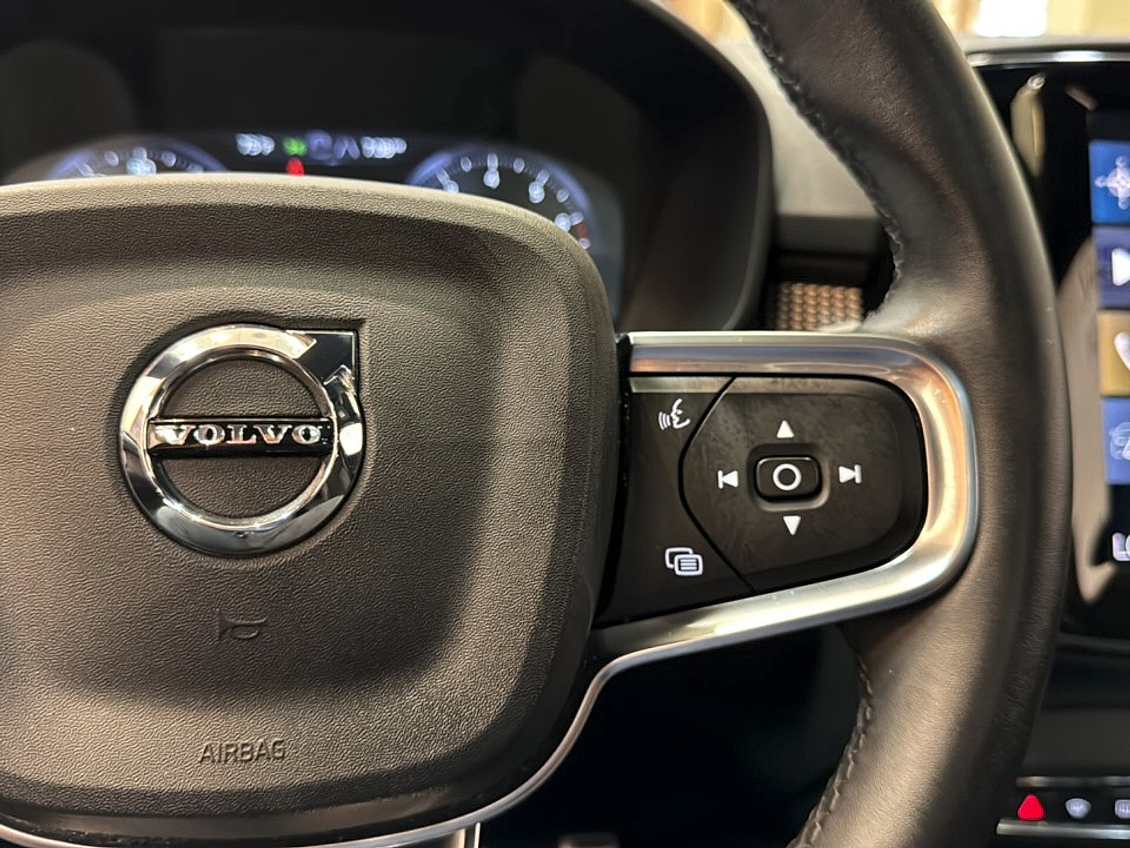 Used 2022 Volvo XC40 T5 R-Design AWD/4WD image 20