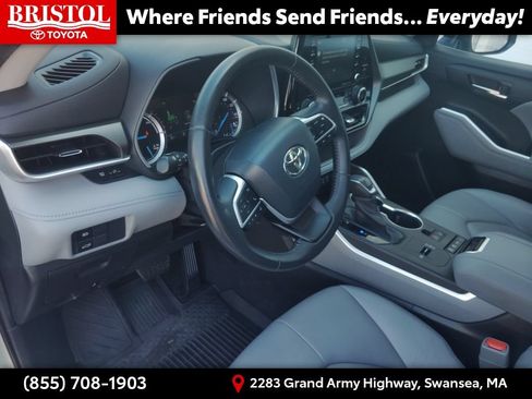 Used 2022 Toyota Highlander XLE AWD/4WD image 14