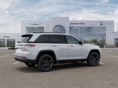 New 2026 Jeep Grand Cherokee Limited w/ Limited Altitude Package AWD/4WD image 4