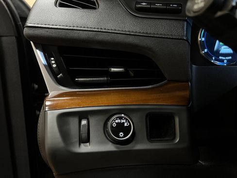 Used 2018 Cadillac Escalade Luxury RWD image 30