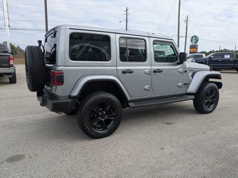 Used 2021 Jeep Wrangler Unlimited Sahara image 4