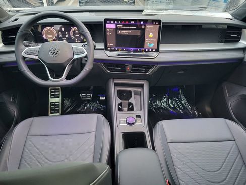 New 2026 Volkswagen Tiguan SE R-Line image 6