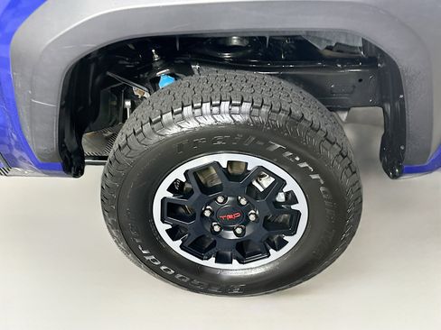Used 2025 Toyota Tacoma TRD Off-Road image 11