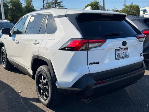 Used 2019 Toyota RAV4 XLE w/ Convenience Package AWD/4WD image 6