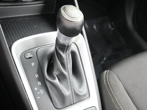 Used 2022 Hyundai Venue SEL FWD image 20