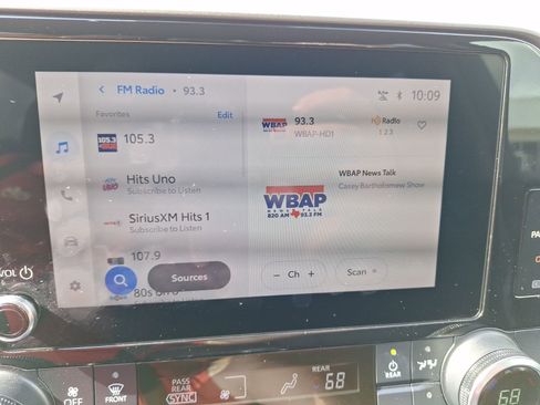 Used 2024 Toyota Highlander LE image 25